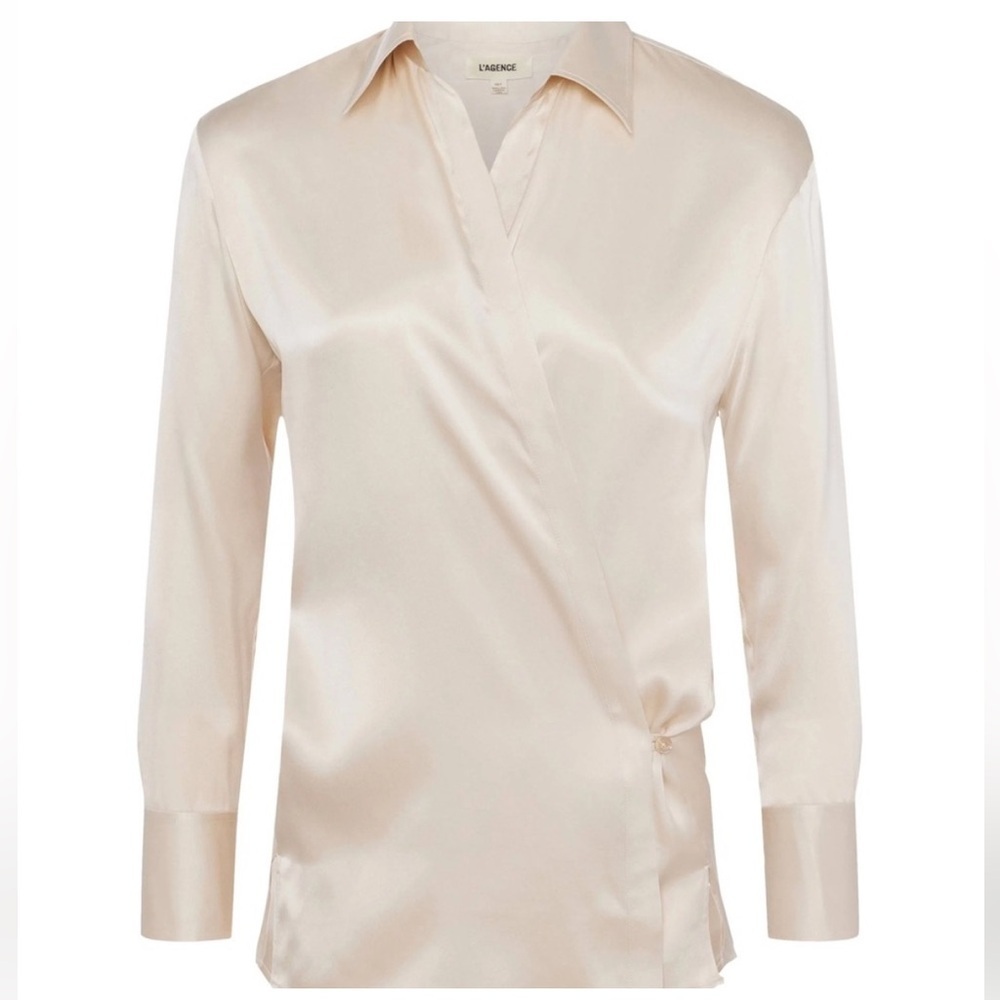 L’AGENCE
SORA WRAP FRONT BLOUSE